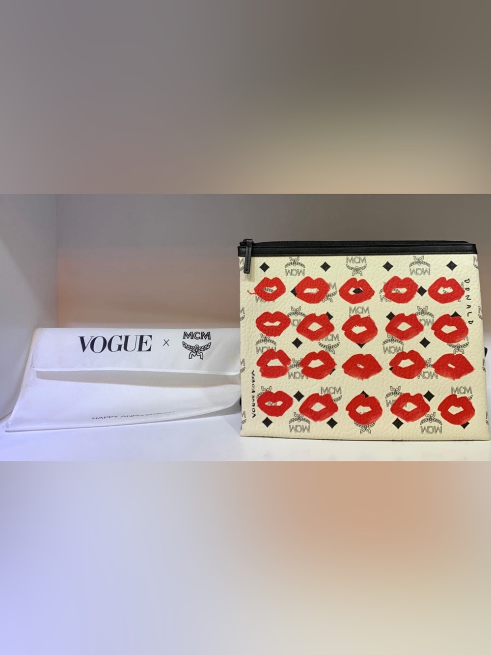 💋 MCM White Pouch with Red Lips